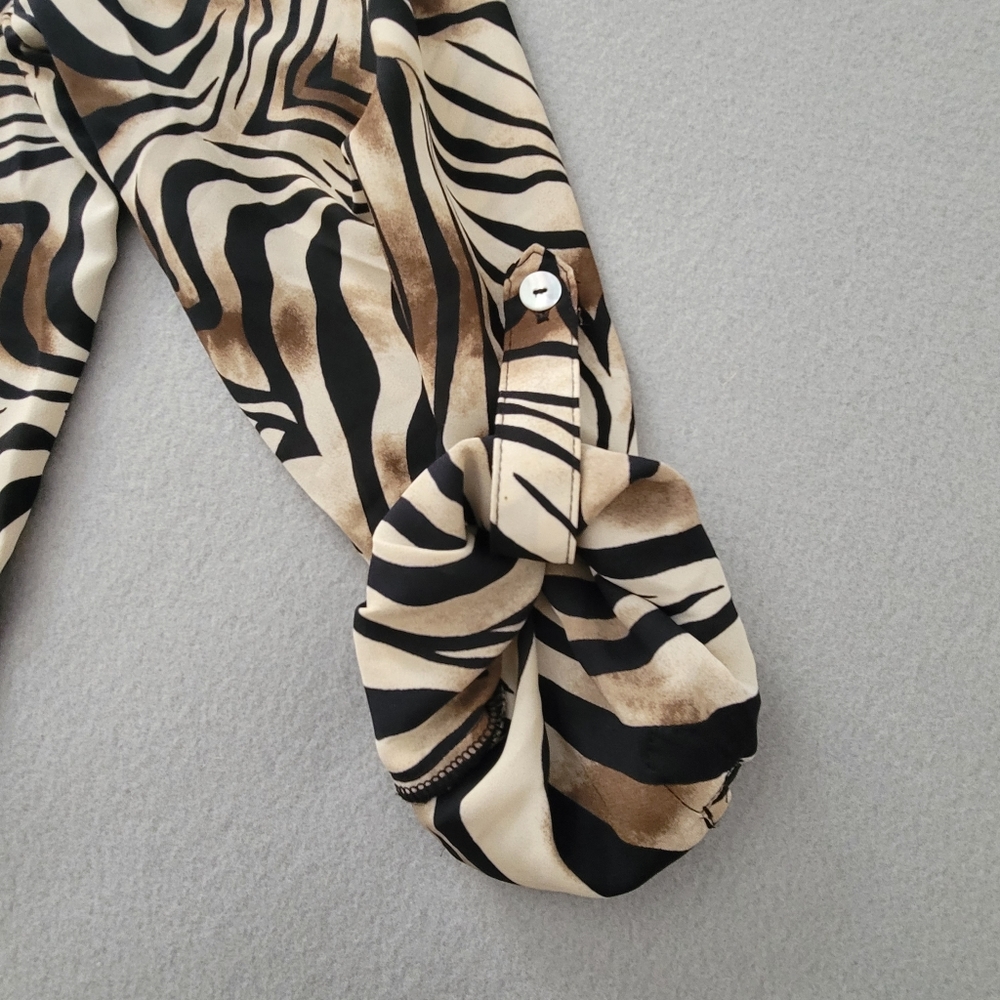 Chico's Womens White Brown Black Tiger Button Down Shirt Top Blouse Size 1 - Picture 5 of 10